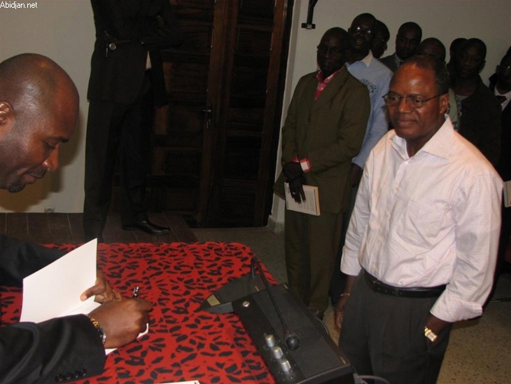 Dédicace de l’ouvrage / Les jeunes, la terre et les changements sociaux: L’éclairage du  Prof. Francis Akindès